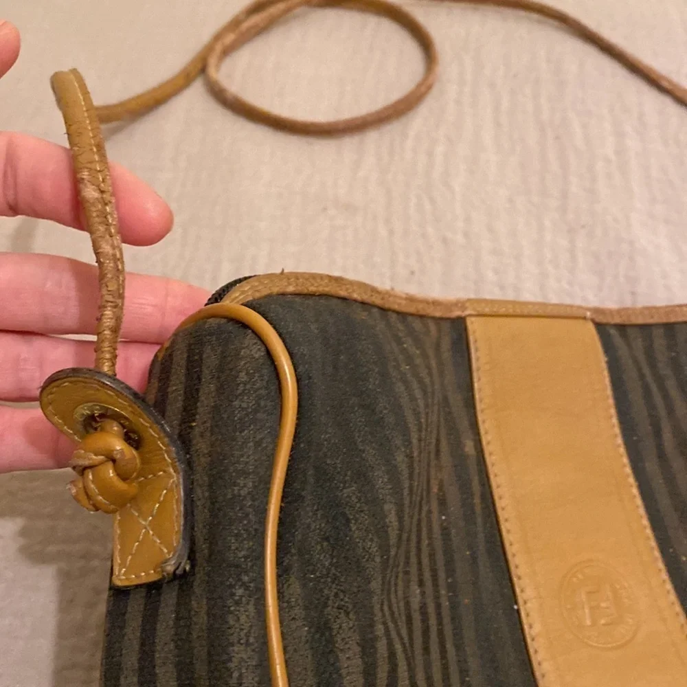 FENDI VINTAGE MADE IN ITALY BAG . - Picture 3 of 15